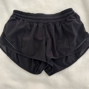 lululemon hotty hot shorts, size 6, 2.5 inseam, like new!